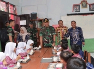 Cimahi Awali Program Makan Bergizi Gratis, Panglima TNI dan Pj Wali Kota Tinjau Pelaksanaan