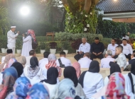 Wali Kota Bandung dan Gubernur Jabar  Menyapa Warga di Gedung Pakuan