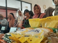 Mentan Tinjau Operasi Pasar Murah di Palangkaraya, Sembako Dijual di Bawah HET