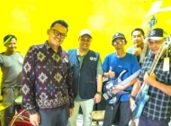 BRI Cibadak Salurkan Bantuan Alat Musik untuk Komunitas Seni di Sukabumi