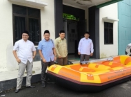 Siaga Hadapi Banjir, BAZNAS Jabar Salurkan Perahu Karet ke Bekasi