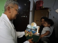 Tangis Ibu 8 Anak Ini Pecah Saat Wali Kota Bandung Datang, Bantuan Datang di Saat Sulit