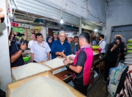 Harga Plastik di Bandung Melonjak 4 Kali Lipat, Farhan Ajak Warga Bawa Wadah Sendiri