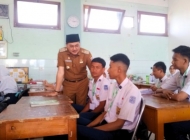 Siswa SD dan SMP di Cimahi Mulai Jalani TKA, Adhitia Pastikan Pelaksanaan Berjalan Lancar